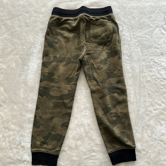 8/$20 Old Navy Camo Joggers Size Small 6-7 - Picture 5 of 5